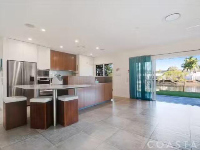 35 Chown Avenue, CURRUMBIN WATERS House for rent Listed by Le.