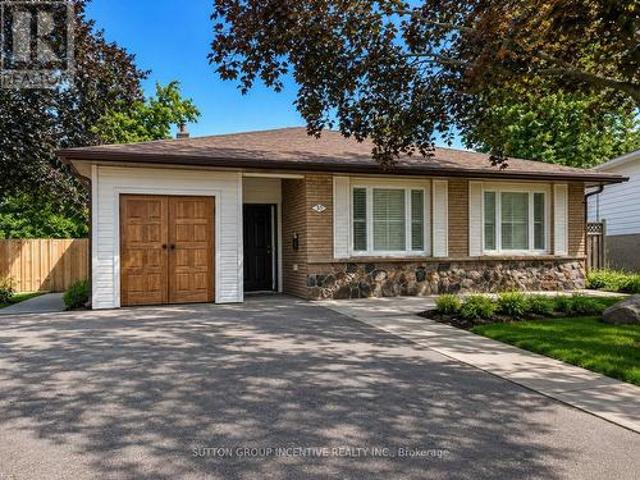 35 Davies Crescent, Barrie, ON, L4M 2M4 house for sale | Listing ID S13712 | Royal LePage
