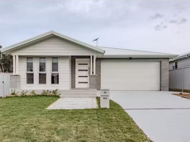 35 Dulcimere Street, Tahmoor House for rent Listed by Wallaci.