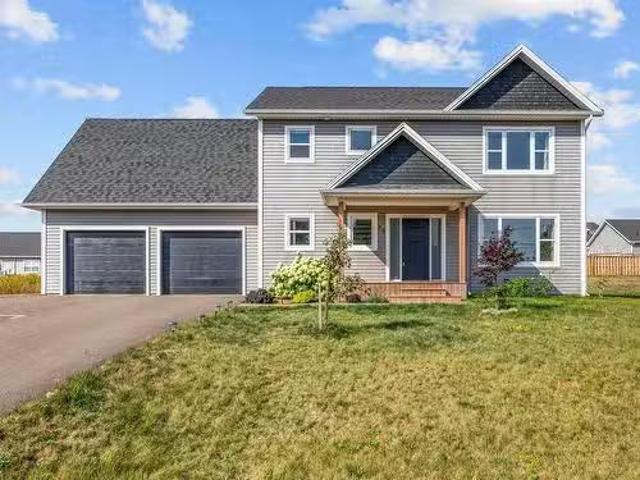 35 East Royalty Road, Charlottetown, PE, C0A 0V6 house for s.