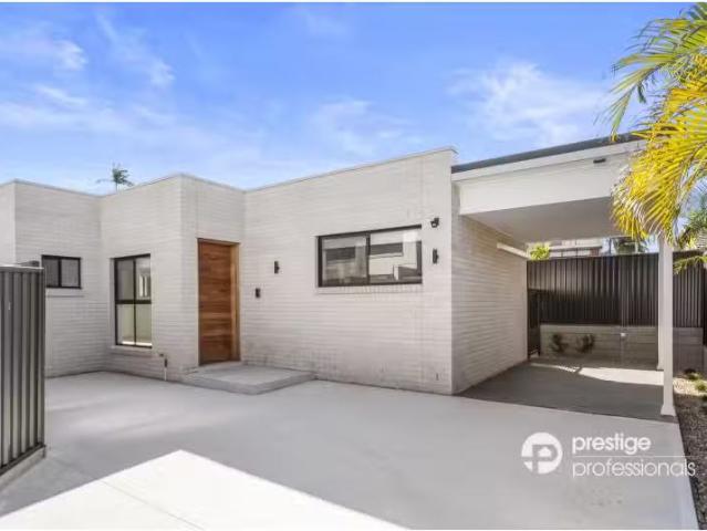 3/5 Elouera Crescent, MOOREBANK House for rent Listed by Salv.