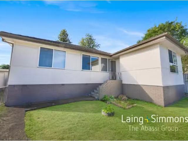 35 Ellsworth Drive, Tregear House for rent Listed by Connor D.