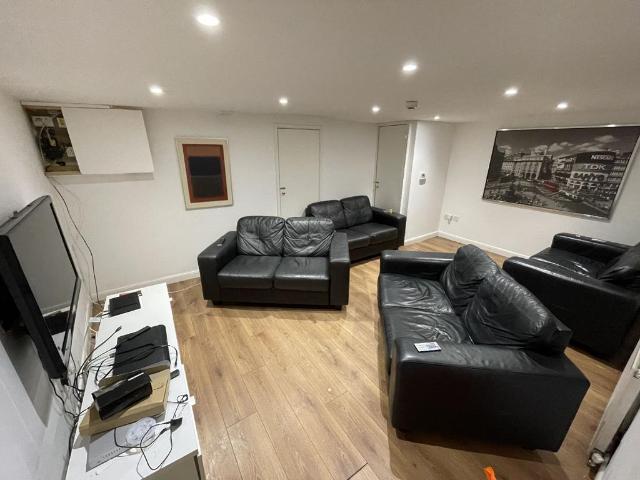 35 Exeter Road, Metchley, B29 6EX, United Kingdom | Room for rent #113250318 | Rentberry
