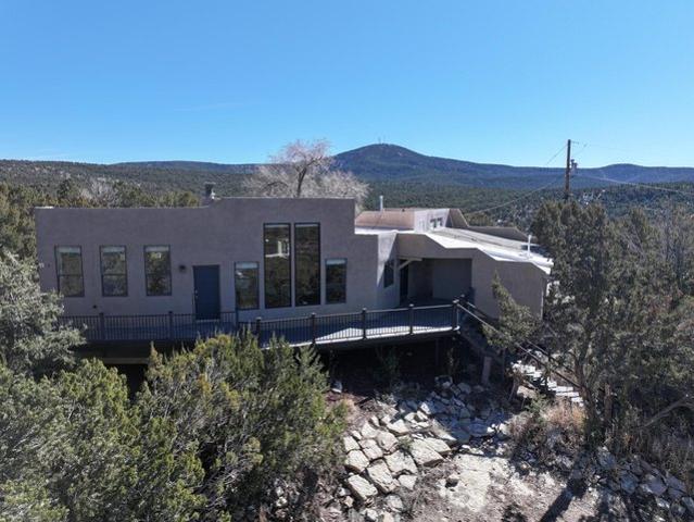 35 Gallinger Ln, Tijeras, NM 87059