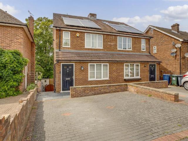 35 Hampden Road, High Wycombe HP13 1 bed house to rent £850 pcm £196 pw