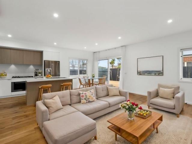 3/5 Hazel Street, Belmont