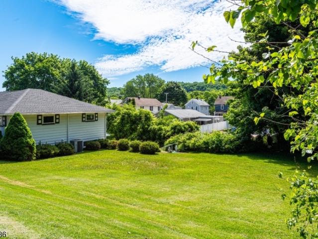 35 Hillside Ave