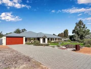 Koroit, Woolsthorpe - Equipped kitchen