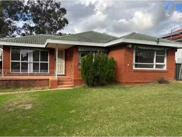 35 Lance Crescent, Greystanes House for rent Listed by Leasin.