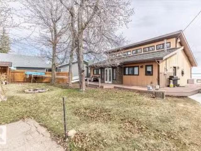 35 Lakeshore Dr, Rural Wetaskiwin County, AB, T0C 2V0 house.