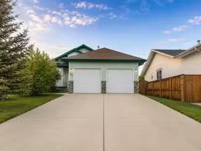 35 Maple Walk, Crossfield, AB, T0M 0S0 house for sale Listi.