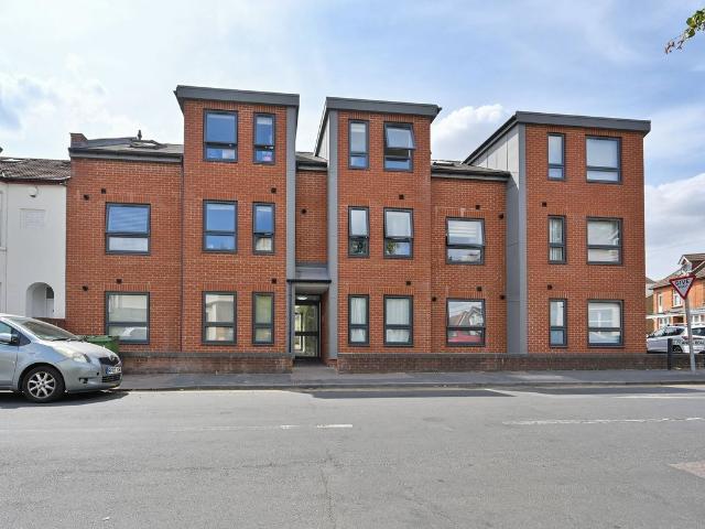 35 Marlborough Road, Forester House WD18, 1 bed flat to rent, £1,350 pcm | PrimeLocation