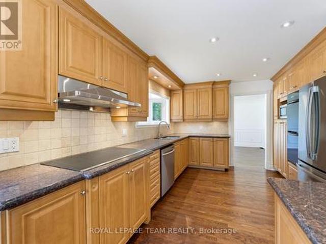 35 Mohawk Crescent, Ottawa, ON, K2H 7G7 house for sale | Listing ID X14079 | Royal LePage