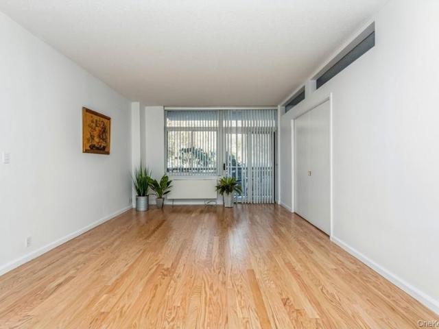 35 N Chatsworth Avenue 1J