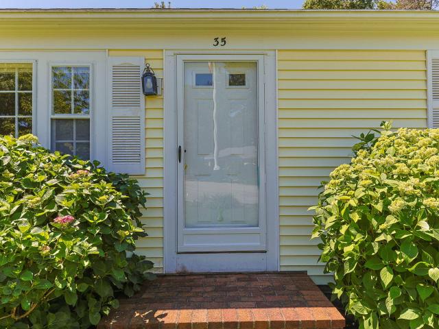 35 Oakridge Circle