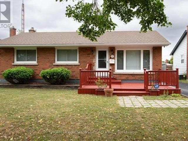 35 Parkdale Drive, Thorold, ON, L2V 2N5 house for sale | Listing ID X13562 | Royal LePage