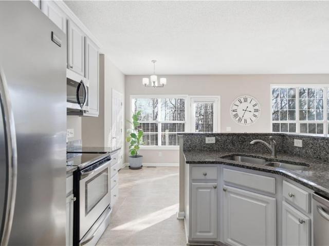 35 Planters Drive NW
