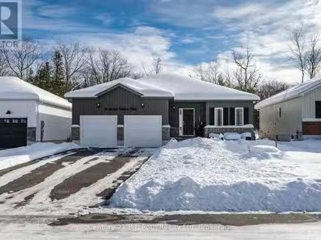 35 Ralph Dalton Boulevard, Tay Victoria Harbour, ON, L0K 2A0.