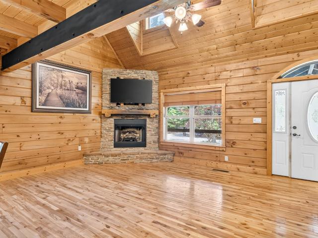 35 Ridge View Ln