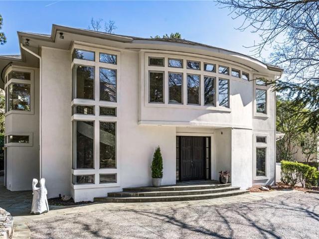 35 Robin Hood Road NE