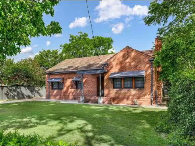 35 Roxburgh Street, Lorn House for rent Listed by Kelly Smyth.