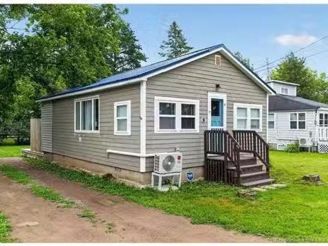 35 Second Ave, Pointe Du Chêne, NB, E4P 5B9 house for sale.