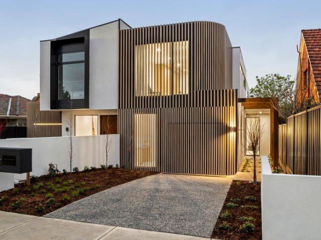 35 Squares of Architectural Luxury on 356sqm with North Facing Rear Aspect