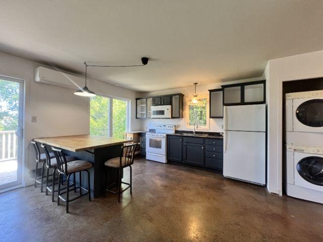 35 Sussex – CHARMING AND UNIQUE 2 BR 1 BATH UNIT AVAILABLE NOW!