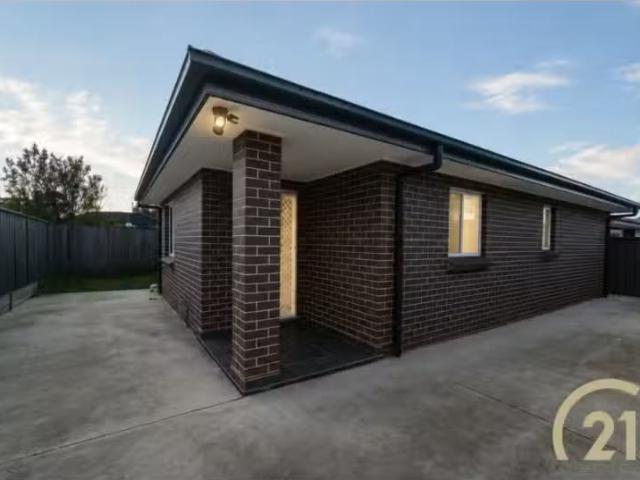 35A Glenwari Street, Sadleir House for rent Listed by Yousif.