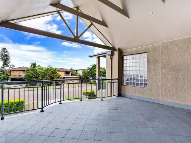 35B Sandy Point Road, CORLETTE Townhouse for rent Listed by R.