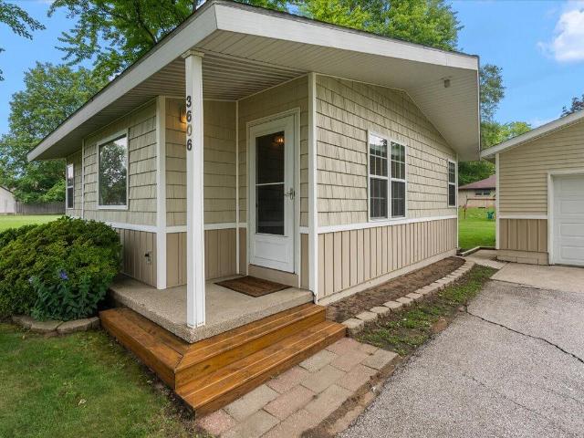 3606 Center Street
