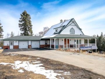 Red Deer County, Alberta - Fireplace, Deck