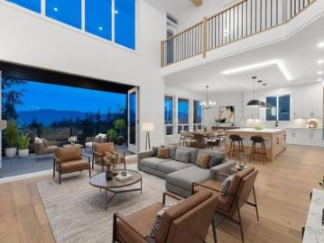 House for sale in Clayburn - Parking