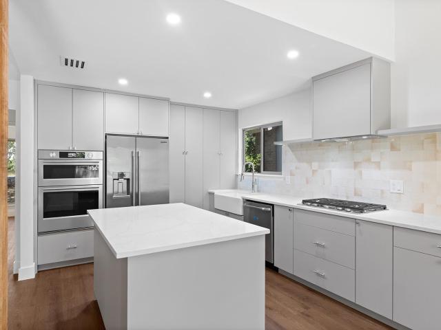 3609 Oak Creek Dr