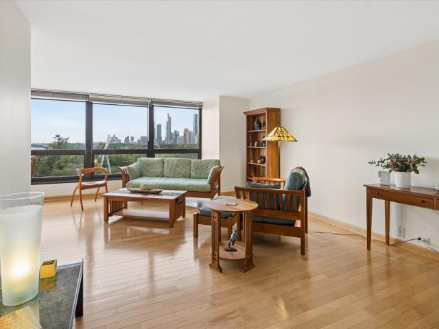 360 e randolph street # 403