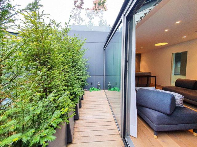 360° Luxuriöse DG Wohnung mit kleiner Terrasse