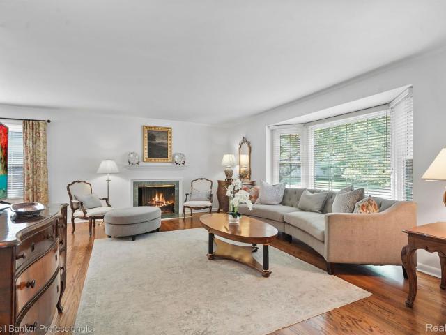 360 Neff Road, GrossePointe, US, MI