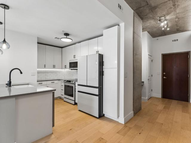 360 Nueces St # 1114