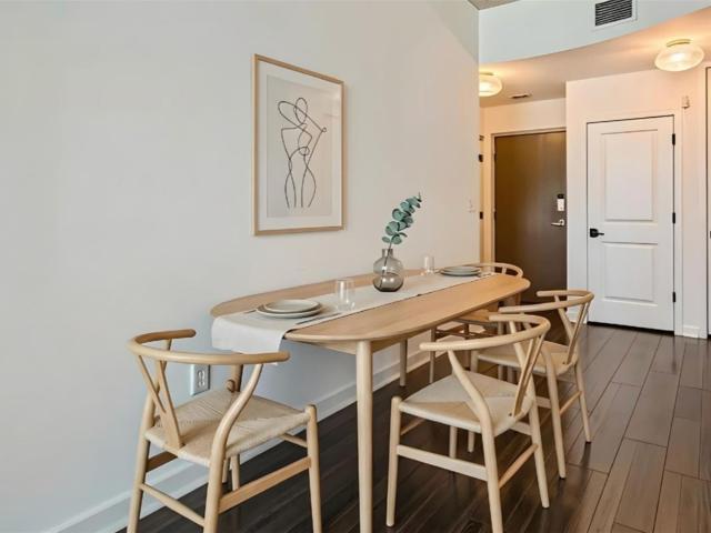 360 Nueces St # 2004