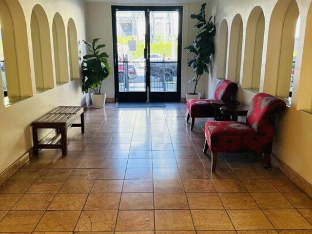 360 S Kenmore Avenue 305
