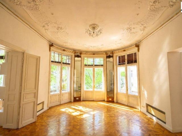 360 TOUR / REPRÄSENTATIVE ALTBAUWOHNUNG