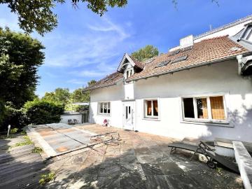 360° TOUR / REPRÄSENTATIVES EINFAMILIENHAUS mit POOL & sonnigem GARTEN