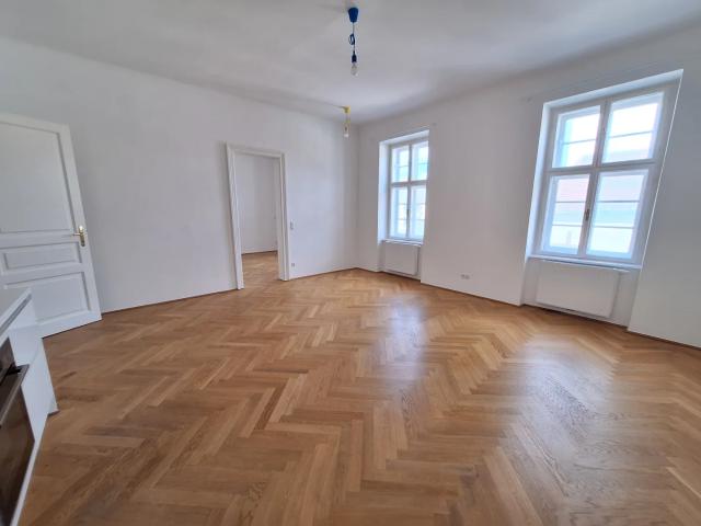 360° Tour / Sanierte, hochwertige, charmante 2 Zimmer Altbauwohnung in guter Lage des 23. Bezirks