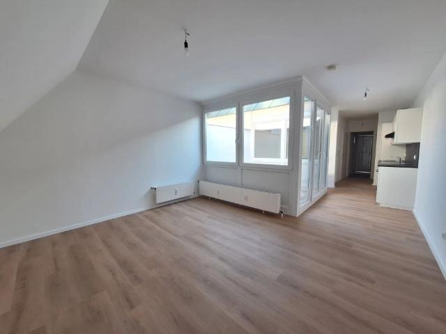 360° Tour / Sanierte, moderne 1,5 Zimmer Dachgeschoss Altbauwohnung mit Atrio
