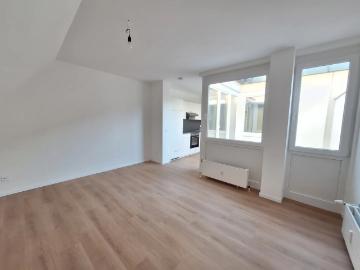 360° Tour / Sanierte, moderne 1 Zimmer Dachgeschoss Altbauwohnung mit Atrio