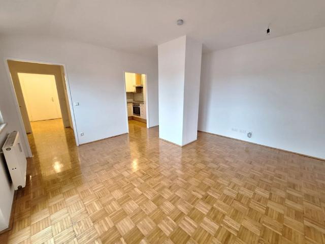 360 Tour / Sehr schön sanierte 2 Zimmer Dachgeschoss Neubauwohnung mit Balkon in zentraler Lage