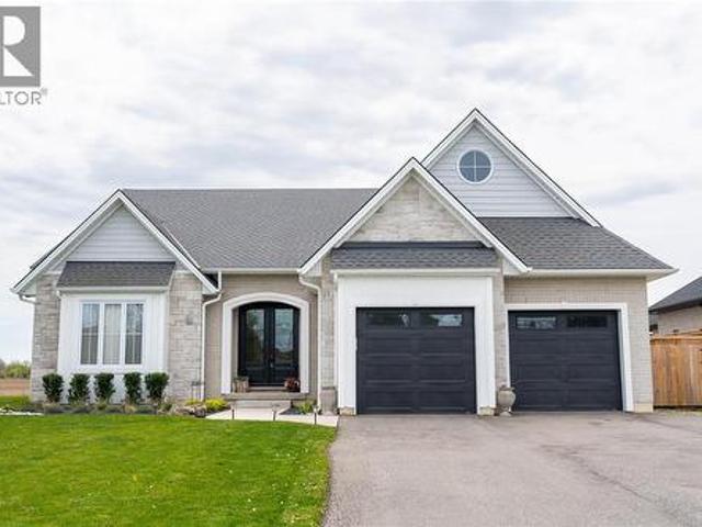 3613 Queen Street, Plympton Wyoming, ON, N0N 1E0 house for sale | Listing ID 26019 | Royal LePage