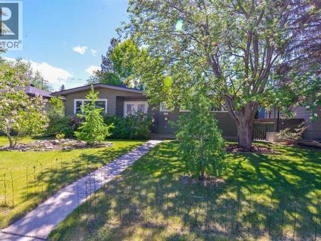 361 Capri Avenue Nw, Calgary, AB, T2L 0J5 house for sale | Listing ID A2342 | Royal LePage