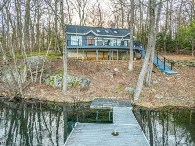 361 E Lakeshore Dr, Vernon, NJ 07422 | MLS #4019