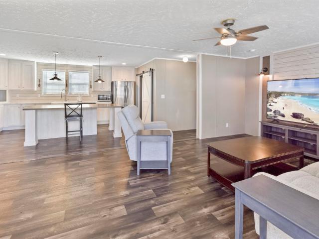 361 Hangar Ct